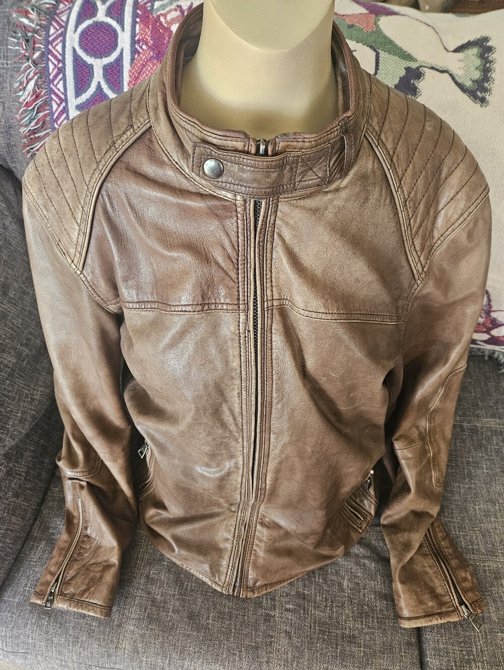 Danier Distressed Brown Cafe Racer Leather Jacket. 40/21ptp